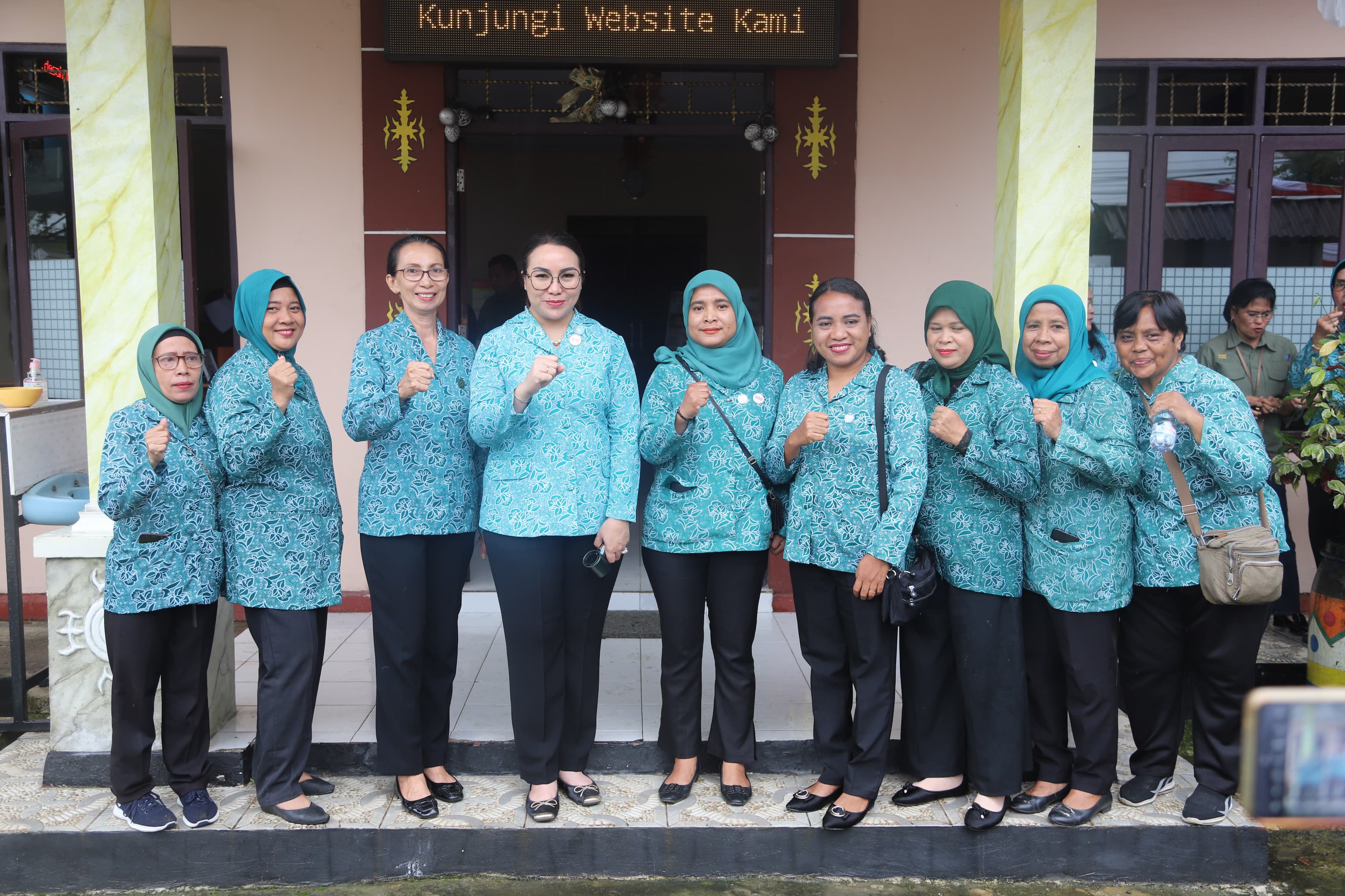 Kunjungan Ketua TP-PKK Kota Ambon, Ny. Lisa  Wattimen ke Posyandu Sumber Kasih